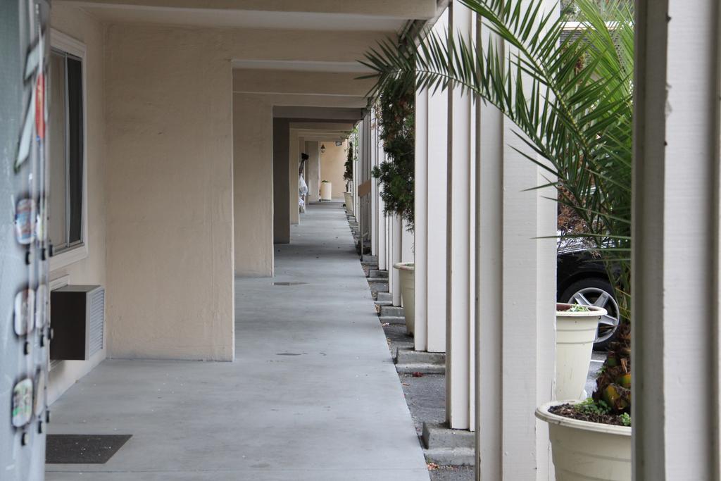 Caravelle Inn Extended Stay San Jose Exterior photo